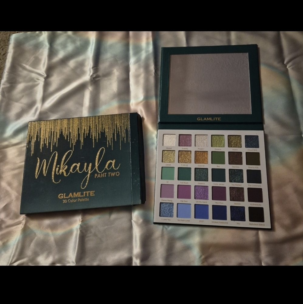 GLAMLITE X MIKALYA PAHT TWO 30 PAN EYESHADOW PALETTE
